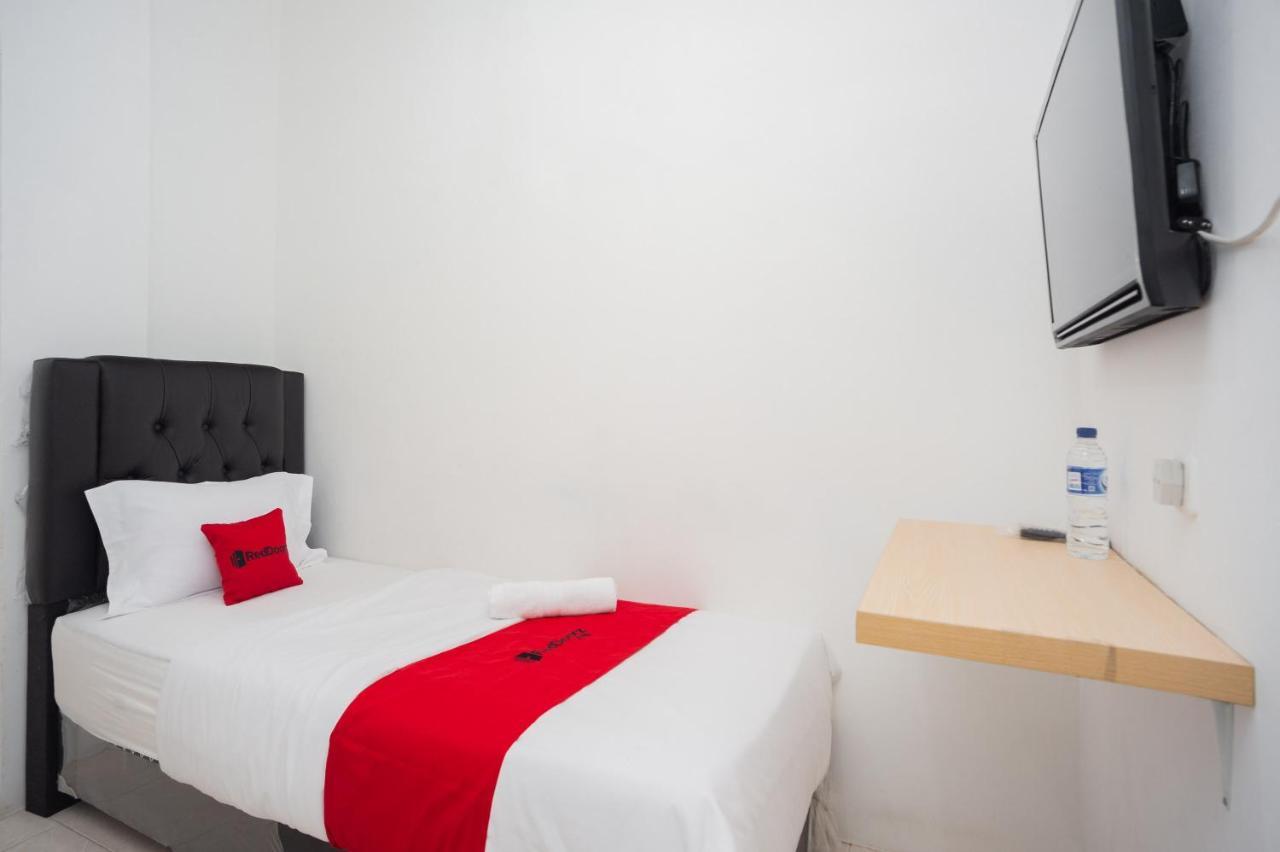 Reddoorz At Jalan Bangau Palembang Hotel Exterior photo