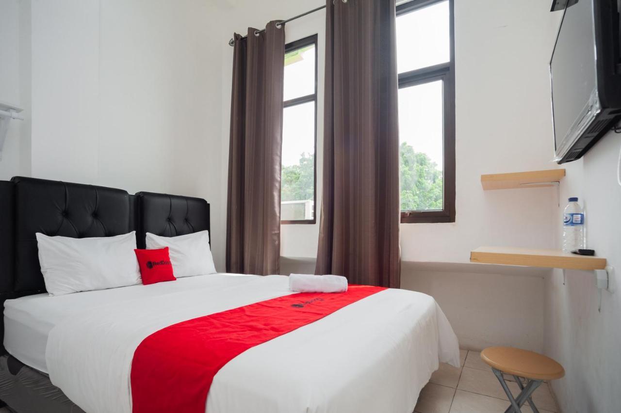 Reddoorz At Jalan Bangau Palembang Hotel Exterior photo