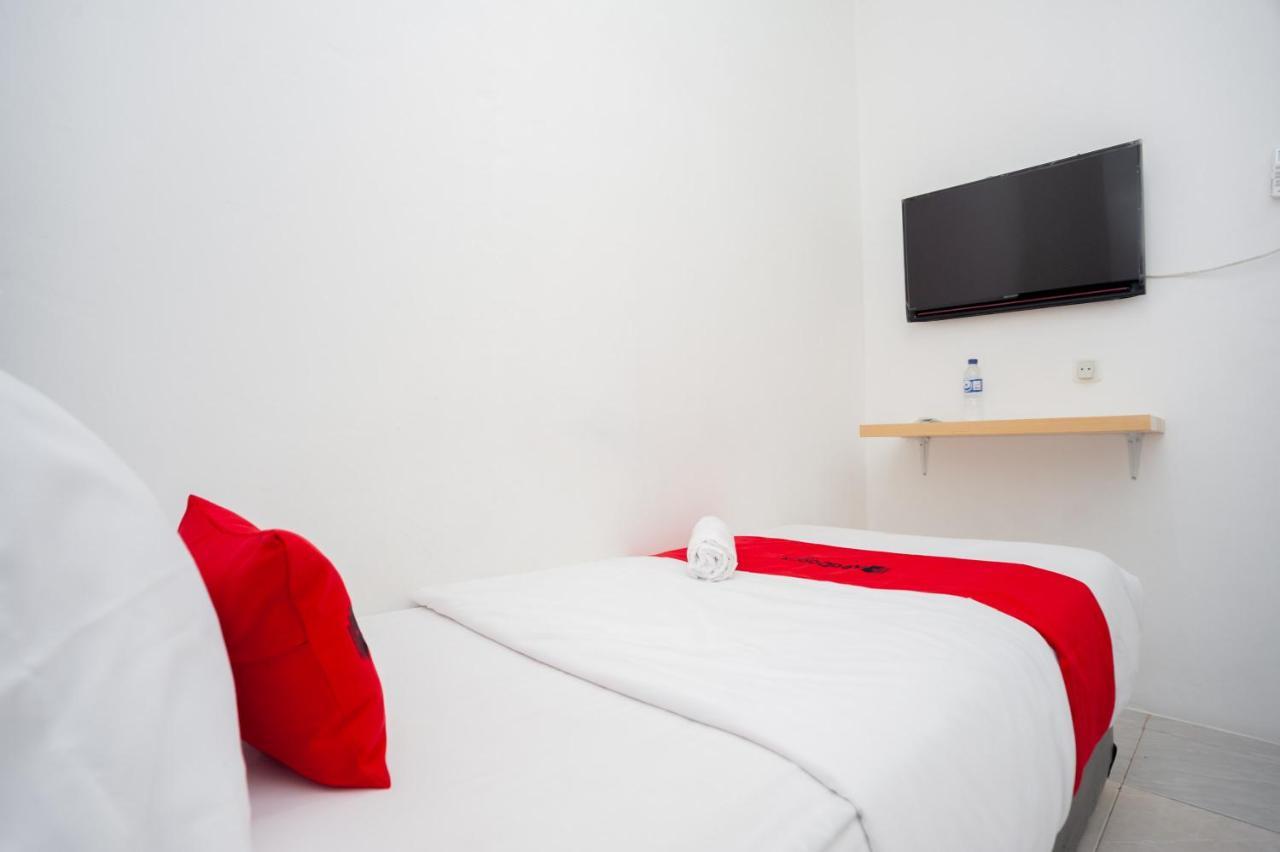 Reddoorz At Jalan Bangau Palembang Hotel Exterior photo