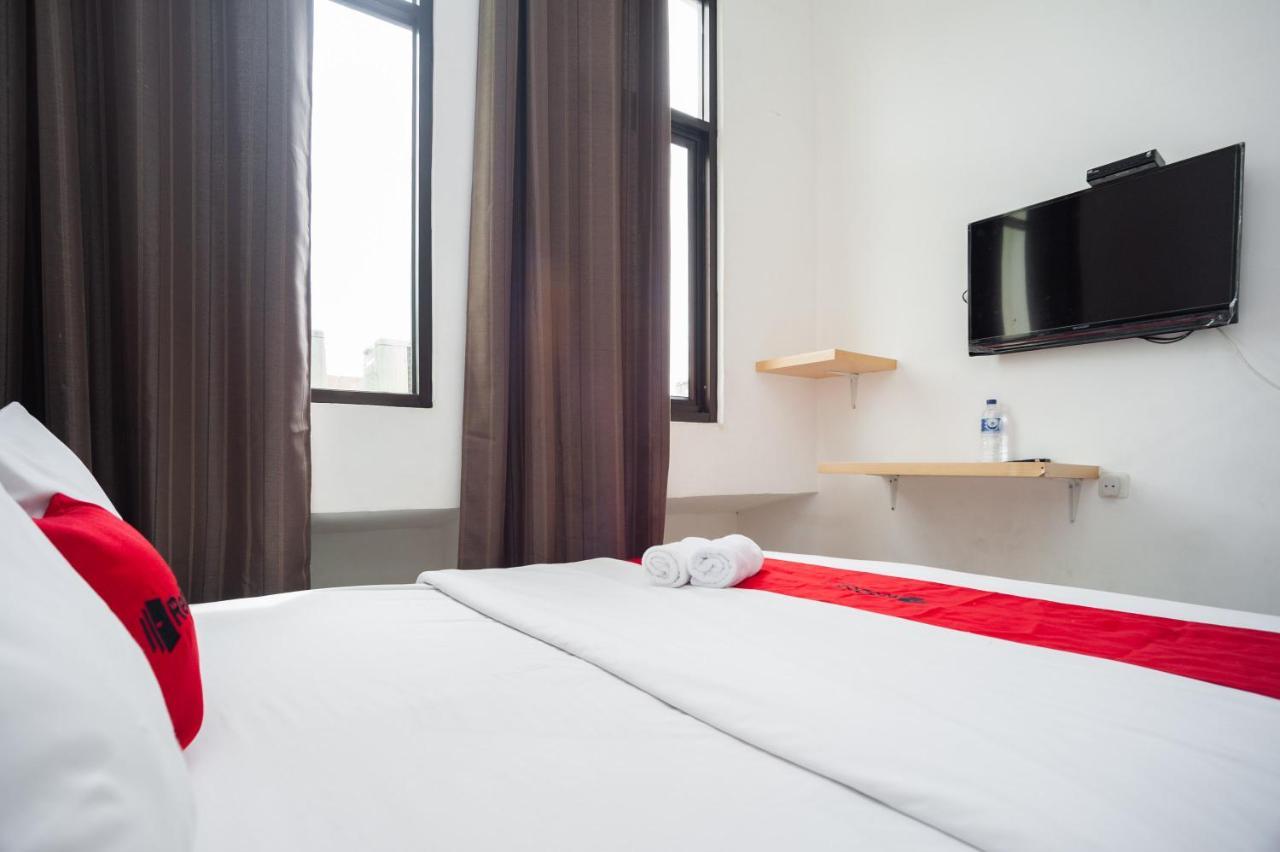 Reddoorz At Jalan Bangau Palembang Hotel Exterior photo